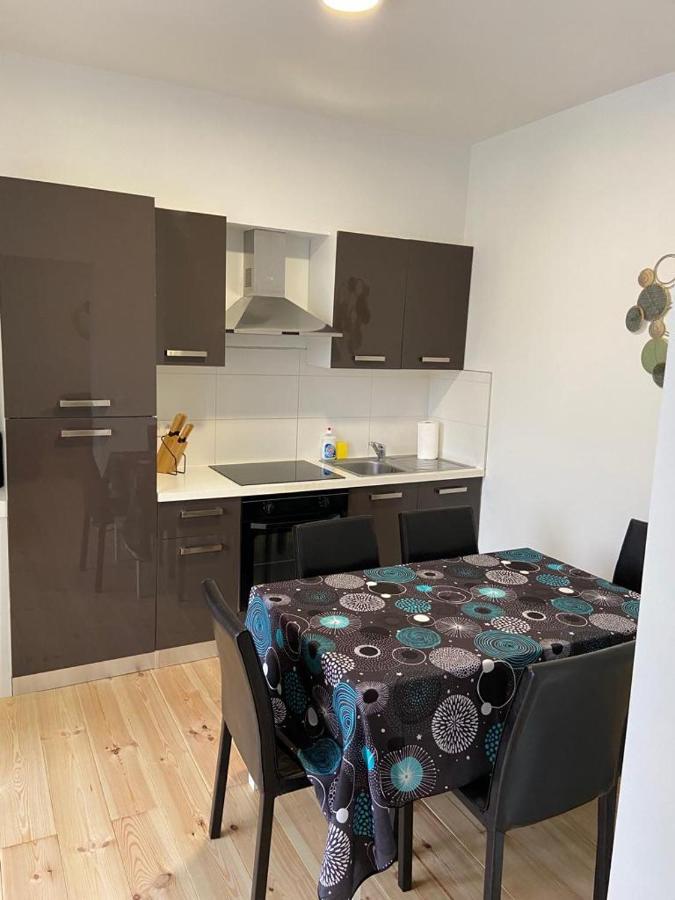 בריסל Modern Apartment Third Floor מראה חיצוני תמונה